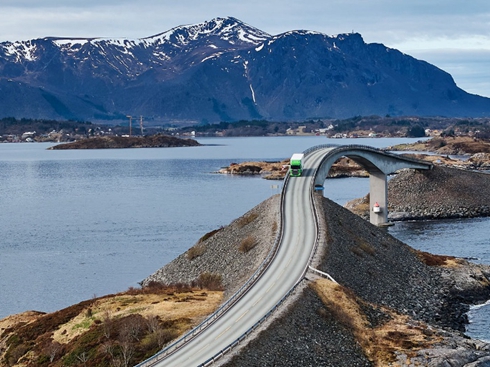 ȫ�򽻸����״γ�100,000�v��˹���၆2024���(b��o)����