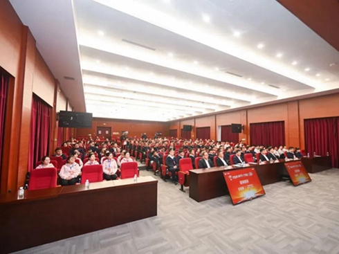 һ����ŠI(y��ng)�N(xi��o)�����׌àI(y��ng)�N(xi��o)����(w��)���ܴ�ِ�A�M��Ļ