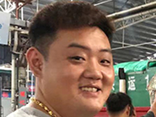 ���Ϗ����ഺ���ڸ���·�ϣ��r����\���o��������˹