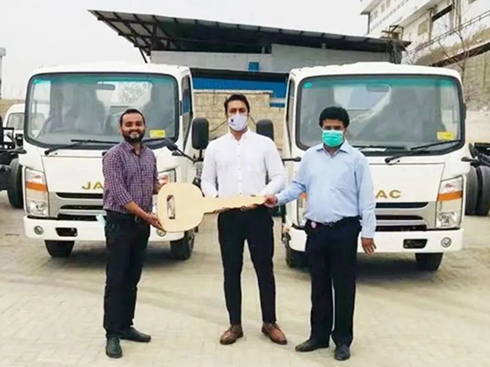 ����1���ڰͻ�˹̹���@�Ї�Ʒ�����τ���