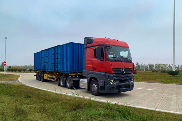 3��÷ِ��˹-���Y���a(ch��n)�ؿ�Actros 6&times;4��·����܇�M�Мyԇ.jpg