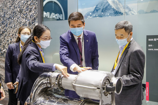 3.����֮�g ��չ���V ���������c���Ϻ����Rչ.jpg