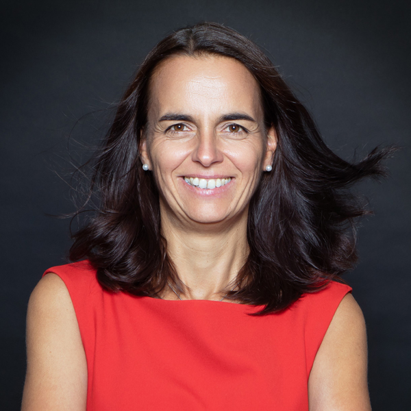 �D2. ��ķ�գ��Ї�������܇Ͷ�Y���޹�˾��ϯ��(zh��)�йٰ��裨Nicole Engel��.jpg