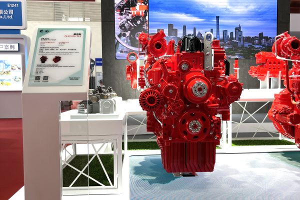 ȫ�������w ��Ԫ���g(sh��)���� �����ǵ�·��(d��ng)���ж���(qi��ng)644.jpg