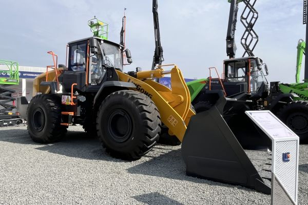 ȫ�������w ��Ԫ���g(sh��)���� �����ǵ�·��(d��ng)���ж���(qi��ng)301.jpg